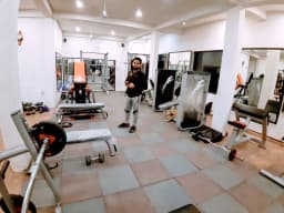 PLATINUM FITNESS SPACE