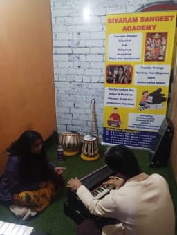 The Suman Jha Music Academy | #1 Best Piano Teacher in Noida | Best Music Teacher in Okhla